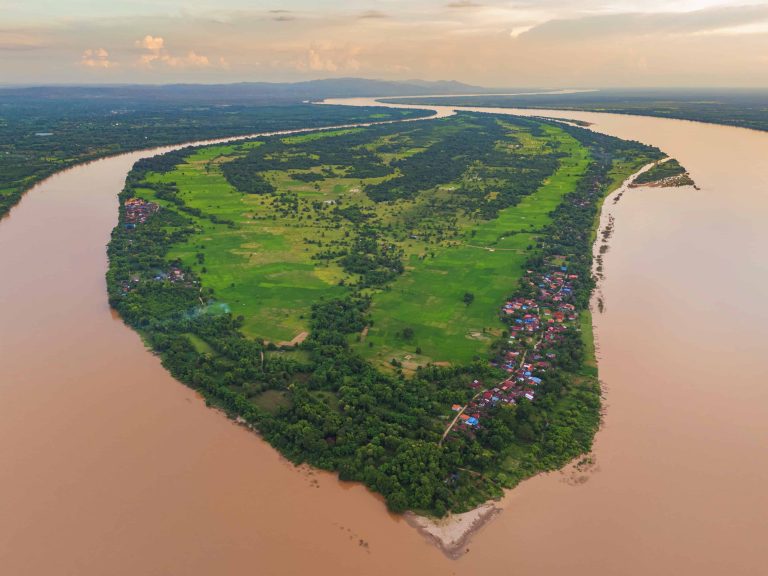 The tip of Don Daeng, surrounded by the Mekong.